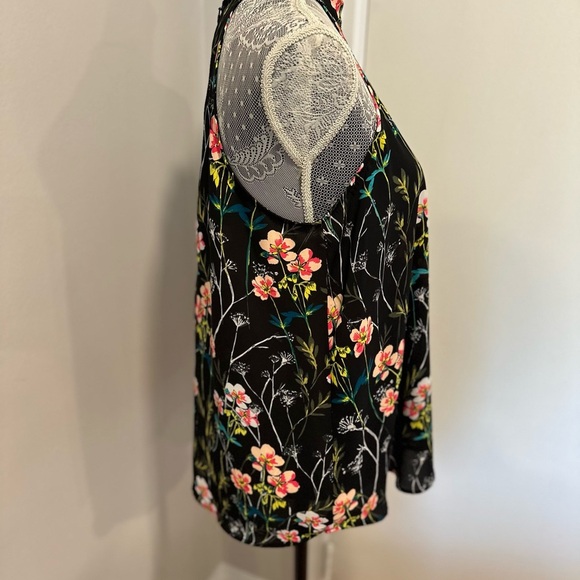 Express Womens Size: M Black/ Pink Floral Halter Top Sleeveless Keyhole Blouse. - Picture 10 of 12
